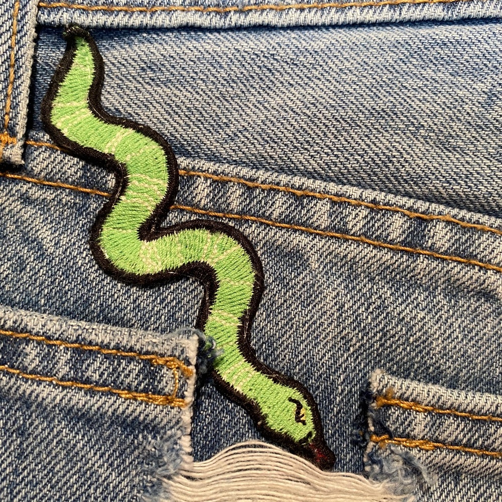NEW women/junior Custom Levi’s shorts - Picture 3 of 8